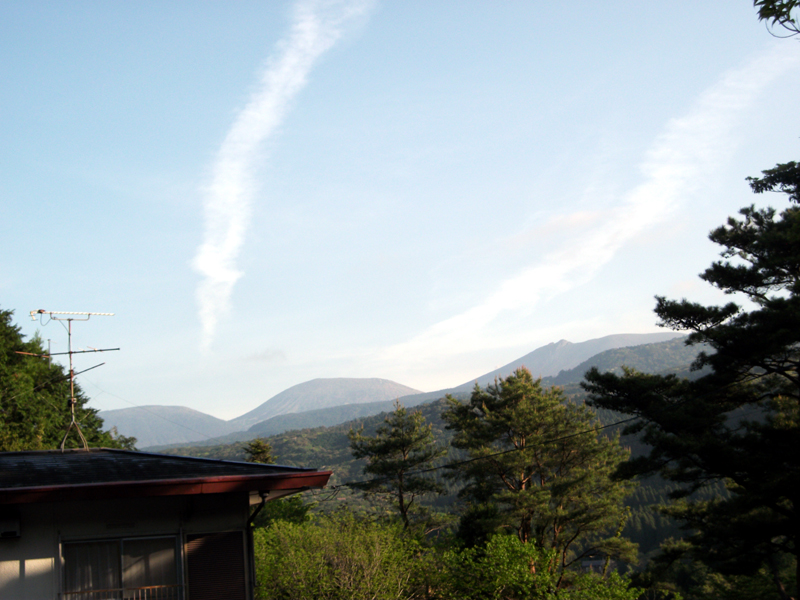 硫黄山噴火遠景(jpg,349k)